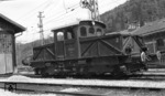 Nachdem die Elektrifizierung der Spandauer Hafenbahn infolge des Ersten Weltkrieges nie fertiggestellt wurde, kam die dafür vorgesehene E-Lok dort nie zum Einsatz und wurde zur Akkulok E 170 01 umgebaut, hier in ihren neuen Heimat Berchtesgaden.  (23.05.1957) <i>Foto: Slg. Eisenbahnstiftung</i>