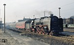 01 2118 (Bw Berlin-Ostbf) rauscht mit dem "Pannonia-Express" D 371 durch Radebeul Ost. (06.03.1977) <i>Foto: Peter Schiffer</i>