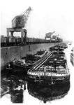 Güterumschlag im Oderhafen von Cosel. Nach Abschluß des Oderausbaus wurde Cosel ab 1897 anstelle von Breslau wichtigster Kohleversandhafen in Richtung Berlin. (1941) <i>Foto: RVM</i>