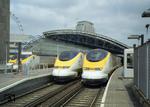 Die Eurostar International Ltd. mit Sitz in London ist der Betreiber der Eurostar-Züge auf den Hochgeschwindigkeitsverbindungen von London durch den Eurotunnel über Lille nach Paris oder Brüssel. Aufnahme im Bahnhof London St. Pancras. (06.07.2000) <i>Foto: Benno Wiesmüller</i>