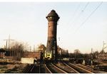 Wasserturm am Ablaufberg des Rangierbahnhofs in Duisburg-Wedau. (21.02.1983) <i>Foto: Slg. Eisenbahnstiftung</i>