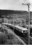 Für den Fotografen wartet der nagelneue el T 1824 a (ET 25 10a) vor dem Einfahrsignal von Josephinenhütte an der Strecke Hirschberg  - Polaun im schlesischen Riesengebirge. (1935) <i>Foto: RVM</i>