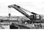 Austausch von Brückenteilen auf der Vogelsbergbahn bei Fulda mitttels eines 25t Dampfkrans der Fa. Mohr+Federhaff, Bj 1950. (1956) <i>Foto: Slg. Eisenbahnstiftung</i>