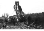 Einsetzen von Brückenteilen durch Kran "Hannover 717 028" bei Heiligenstadt (Strecke Kassel - Halle). (1932) <i>Foto: RVM</i>