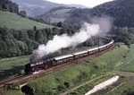 01 0521-3 vor dem Intraflug-Sonderzug D 24401 bei Marktgölitz (Strecke Saalfeld - Probstzella). (31.05.1981) <i>Foto: Joachim Bügel</i>
