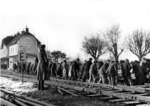 Einsatz von Kriegsgefangenen beim Gleisumbau im Bahnhof Petersdorf an der Teß (Mähren). (1944) <i>Foto: RVM (Ittenbach)</i>
