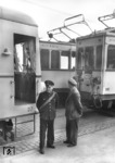Links der neue Triebwagen Nr. 37 (Westwaggon/SSW) in Stahlleichtbauweise (späterer ET 41b) der Köln-Bonner Eisenbahnen (KBE), daneben die genietete Vorgängergeneration aus dem Jahre 1930 (spätere ET 31). (05.1940) <i>Foto: Theo Felten</i>