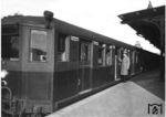 Pressefoto anlässlich der Einführung automatisch schließender Türen bei der S-Bahn Berlin. (1932) <i>Foto: RVM</i>