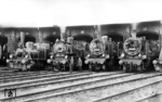 Lokparade im Bw Leipzig Hbf West mit zeitgenössischer Beflaggung an den Lokomotiven   89 7278, 74 875, 38 2567 und 38 2934 (von links nach rechts). (01.05.1933) <i>Foto: W. Hubert</i>