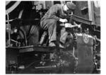 Abölen einer unbekannten, bei Orenstein & Koppel 1935 in Berlin gebauten Dampflok. (1935) <i>Foto: RVM</i>