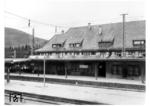 Zur Erprobung der Bahnstromversorgung mit 20.000 Volt und 50 Hertz wählte die Deutsche Reichsbahn die Dreiseenbahn sowie die Höllentalbahn zwischen Freiburg im Breisgau und Neustadt (Schwarzwald) aus. Zwischen 1934 und 1936 wurden die Strecken elektrifiziert. Eingesetzt wurden dort die Elektrolokomotiven der Baureihe E 244. (1937) <i>Foto: RVM</i>