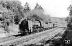 ÖBB 19 158 (Zfl Linz) ist mit dem "Arlberg-Express" nach Bludenz auf der Westbahn bei Purkersdorf unterwegs. Die von der PKP als Pt31-102 bestellte Lok wurde von der Lokfabrik Chrzanow als 39 1004p ausgeliefert, im April 1940 dem Bw Danzig Odz zugeteilt und 1941 in 19 158 umgezeichnet. Das Kriegsende erlebte die Lok beim Bw Wien Westbf. Die ÖBB veranlasste 1953 die erneute Umzeichnung in 919.158.  (04.08.1950) <i>Foto: Slg. Johannes Glöckner</i>