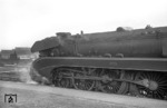 Detailaufnahme der 10 001 am Bahnsteig in Hamburg-Harburg. (22.03.1958) <i>Foto: Walter Hollnagel</i>