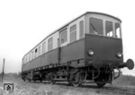 Ein Triebwagen der Buxtehude-Harsefelder Eisenbahn (BHE) in Harsefeld-Süd. (24.10.1952) <i>Foto: Walter Hollnagel</i>