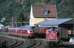 517 002 + 517 003 mit 212 056 im Bahnhof Bad Schwalbach. (24.11.1982) <i>Foto: Joachim Bügel</i>