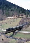 Nochmals die Kinzigbrücke von Schenkenzell mit 038 711 (38 3711) und N 3977 nach Hausach. (04.04.1973) <i>Foto: Wolfgang Bügel</i>