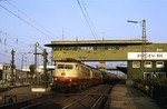 103 209-3 rauscht mit IC 508 durch den Bahnhof Bingen. (03.10.1987) <i>Foto: Joachim Bügel</i>