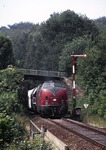221 129-0 passiert mit Gag 58137 nach Rhodenhaus das Einfahrsignal von Hofermühle auf der Angertalbahn. (01.07.1987) <i>Foto: Joachim Bügel</i>
