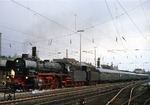 41 360 der Dampflok-Arbeitsgemeinschaft Oberhausen durchfährt mit angehängtem Zusatztender vor Sonderzug RE 91269 den Bahnhof Solingen-Ohligs (heute Solingen Hbf).  (21.04.2001) <i>Foto: Joachim Bügel</i>
