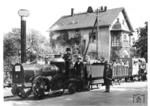 Anlässlich des 100-jährigen Jubiläums der ersten deutschen Ferneisenbahn Leipzig–Dresden‎ kam dieser Straßennachbau der ersten in Deutschland gebauten Dampflok (Maschinenbauanstalt Übigau, Dresden, 1838) zum Einsatz. (1938) <i>Foto: RVM</i>