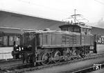 Über Jahrzehnte prägte die Baureihe E 60 den Rangierdienst in Heidelberg, hier die E 60 05. (15.10.1966) <i>Foto: Heinz Hangarter</i>
