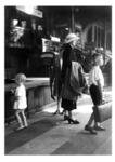 Bahnhofsszene in Berlin Anhalter Bahnhof. (1932) <i>Foto: RVM</i>