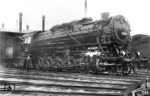 Auf der Suche nach einer wirtschaftlichen schweren Güpterzuglok wurden ab 1926 die Zweizylinderloks der Baureihe 43 und die Dreizylinderloks der Baureihe 44 in Dienst gestellt. Wegen der Erhöhung der Güterzuggeschwindigkeiten Anfang der dreißiger Jahre sowie der besseren Laufruhe der Dreizylinderlok wurde dann der BR 44 der Vorzug gegeben. Hier ist 43 014 - eine der nur 35 gebauten Maschinen der BR 43 -  im Bw Chemnitz-Hilbersdorf zu sehen. (1931) <i>Foto: Werner Hubert</i>