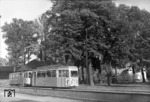 Triebwagen 8 (DWM/AEG, 1955) der Bahnen der Stadt Monheim GmbH in Leverkusen-Rheindorf. (1959) <i>Foto: Carl Bellingrodt</i>