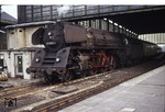 01 0525-4 mit dem Hamburger Schnellzug D 1332 im Bahnhof Berlin-Zoologischer Garten. (26.09.1972) <i>Foto: Joachim Bügel</i>