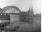Eine 78er auf der wiederaufgebauten Hohenzollernbrücke in Köln. (02.1951) <i>Foto: Fischer</i>