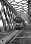 50 1360 vom Bw Gremberg hatte die Ehre den ersten Güterzug über die wiederaufgebaute Urmitzer Rheinbrücke zu führen. (10.05.1954) <i>Foto: Fischer</i>