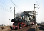 012 063-4 (01 1063) kam anlässlich einer Dampfzugsternfahrt von englischen Eisenbahnfreunden nach Remscheid-Lennep zu Sonderzugehren im Kölner Raum. Hier befördert sie den Leerreisezug (Lr) von Köln-Kalk zum Hbf auf der Kölner Südbrücke. (24.03.1973) <i>Foto: Peter Schiffer</i>