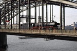 012 063-4 (01 1063) aus Rheine mit einem Sonderzug auf der Hohenzollernbrücke in Köln. (24.03.1973) <i>Foto: Peter Schiffer</i>