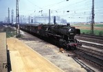 051 530-4 (50 1530) läuft mit einem beachtlichen Nahgüterzug aus Köln-Eifeltor in den Güterbahnhof von Brühl ein. (15.04.1971) <i>Foto: Peter Schiffer</i>