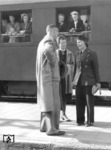 Auf dem Bahnsteig, vermutlich in Berlin Anhalter Bahnhof (vgl. auch Bild "Frauen bei der Reichsbahn (1)" (1942) <i>Foto: RVM / Ittenbach</i>