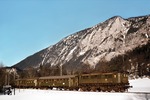 144 508-9 auf dem Weg nach Berchtesgaden bei Winkl. (30.12.1973) <i>Foto: Peter Schiffer</i>