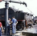 Wassernehmen an RENFE 141 F 2417 im Bw Casteljon. (04.09.1972) <i>Foto: Johannes Glöckner</i>
