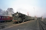 001 008-4 (01 088) rollt mit E 1791 nach Hof in den Bahnhof Neuenmarkt-Wirsberg ein.  (24.03.1973) <i>Foto: Wolfgang Bügel</i>