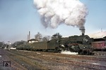 001 088-4 (01 088) spurtet mit E 1791 aus dem Bahnhof Münchberg. (22.03.1973) <i>Foto: Wolfgang Bügel</i>
