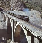 Ein Personenzug auf der meterspurigen Kohlebahn Ponferrada - Villablino nahe Pradilla. 1980 wurde der Personenverkehr eingestellt. (06.09.1972) <i>Foto: Johannes Glöckner</i>