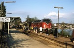 220 010-3 läuft mit E 3180 in den Bahnhof Plön ein. (17.04.1981) <i>Foto: Joachim Bügel</i>