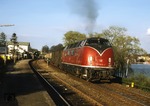 Im schönsten Abendlicht verlässt E 3180 den Bahnhof Plön. (17.04.1981) <i>Foto: Joachim Bügel</i>