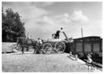 Holzverladung im Bahnhof Eltville (rechte Rheinstrecke). Rechts der offene Güterwagen "Frankfurt 24232". (1937) <i>Foto: RVM</i>