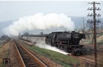 023 002-9 hat soeben den Bahnhof Mosbach verlassen und beschleunigt ihren Personenzug in Richtung Neckarburken. Im Vordergrund das 1000 mm Schmalspurgleis der Strecke Mosbach - Mudau. (27.04.1973) <i>Foto: Peter Schiffer</i>