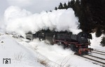 001 211-2 + 001 088-4 vor D/E 658 (Hof - Saarbrücken) im winterlichen Fichtelgebirge bei Schödlas (nahe Münchberg). (09.03.1973) <i>Foto: Peter Schiffer</i>