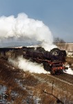001 181-7 (01 181) beschleunigt den Personenzug nach Hof kurz hinter Marktschorgast. (05.02.1972) <i>Foto: Peter Schiffer</i>