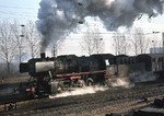 051 494-3 (50 1494) verlässt mit einem Nahgüterzug nach Hohenbudberg den Rangierbahnhof von Köln-Nippes. (06.02.1975) <i>Foto: Peter Schiffer</i>