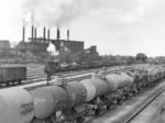 Eine 94 rangiert vor einer Kraftwerksanlage in Berlin. (1936) <i>Foto: RVM</i>