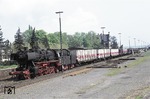 050 023-1 (50 023) mit dem beachtlichen Nahgüterzug 64284 (Andernach - Mayen) im Bahnhof Kruft. (11.05.1975) <i>Foto: Peter Schiffer</i>