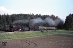 Kurz vor Ende des 01-Einsatzes in Hof befördern 001 008-2 und 001 150-2 den E 1649 bei Falls. (31.05.1973) <i>Foto: Wolfgang Bügel</i>